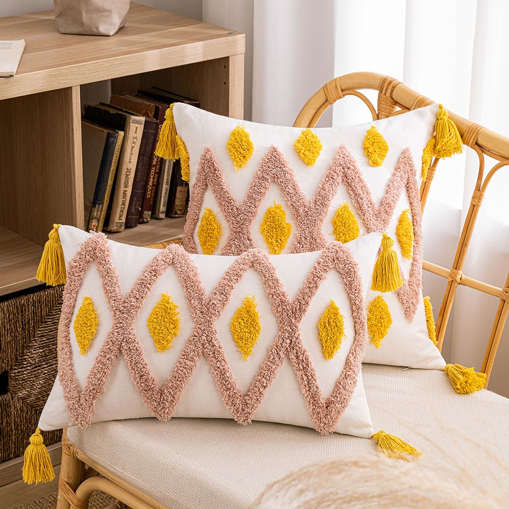 Amazon｜ボヘミアンシックな刺繍入り枕カバー、タッセル付き